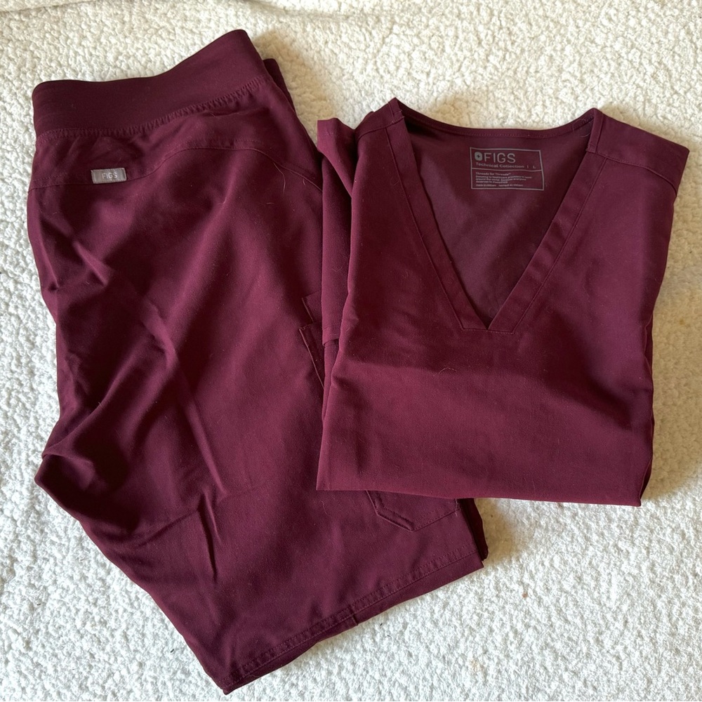 FIGS Scrub Set in Burgundy